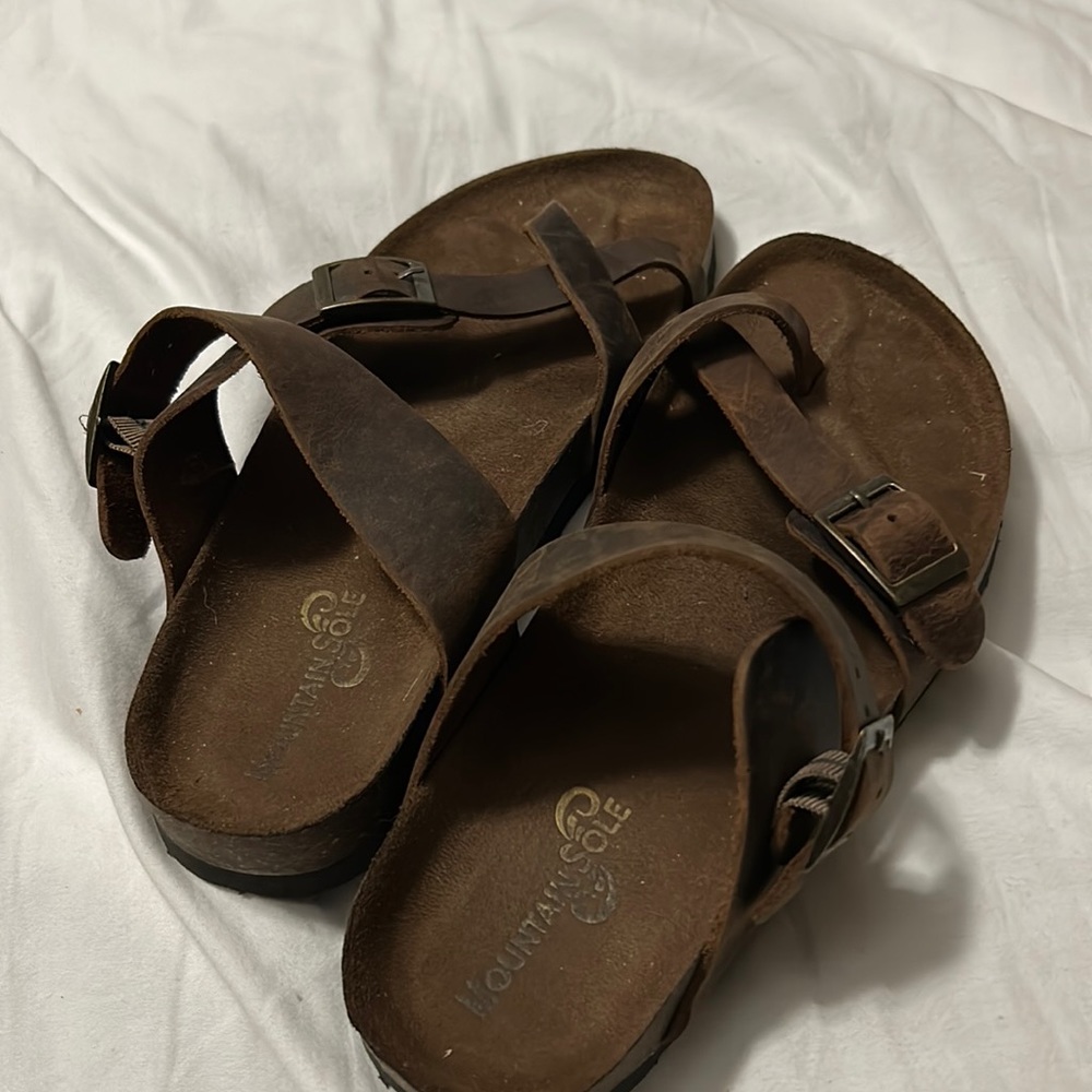 Mountain sole sandals. Brown